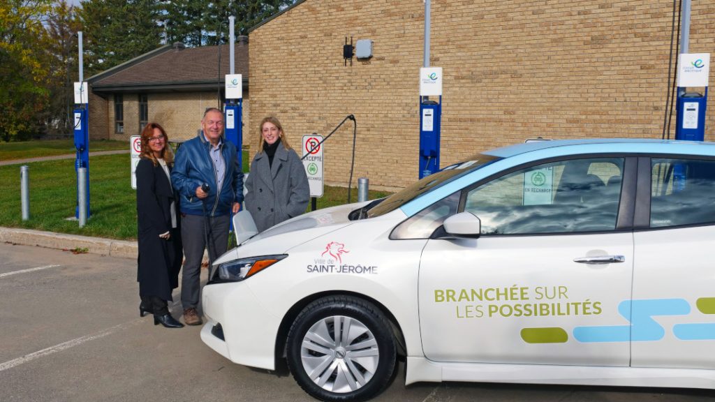 Vente et installation de bornes de recharge pour véhicules électriques et  hybrides branchables - Bornes de recharge